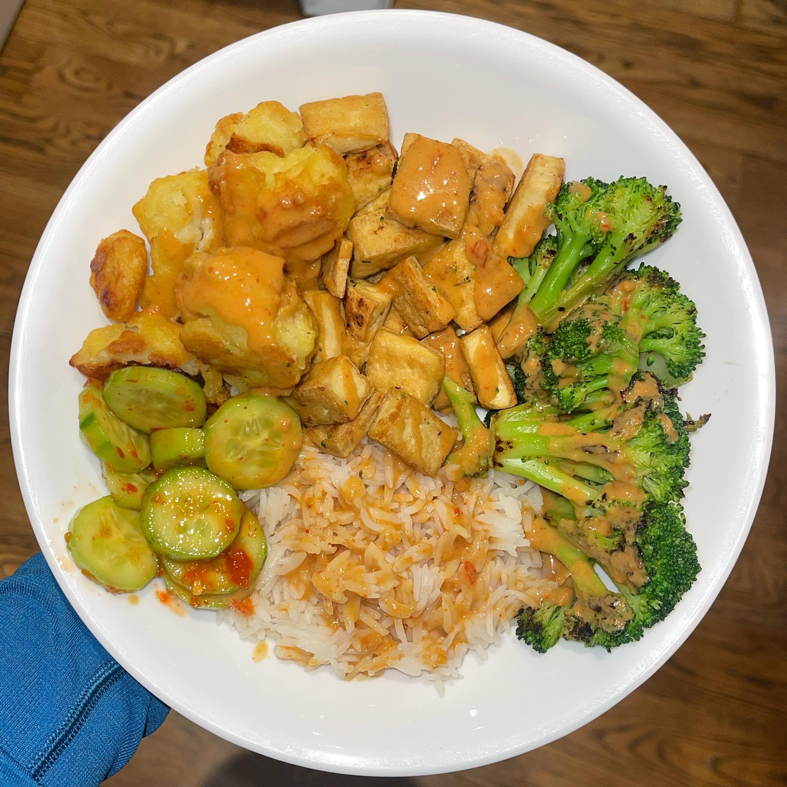 tofu and veggie bowl with peanut sauce