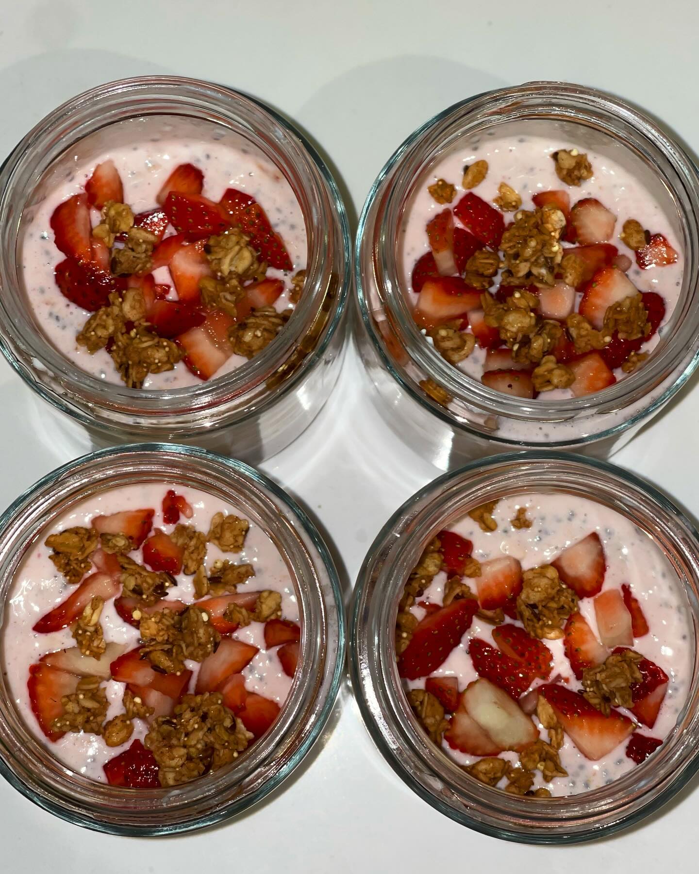 strawberry overnight oats