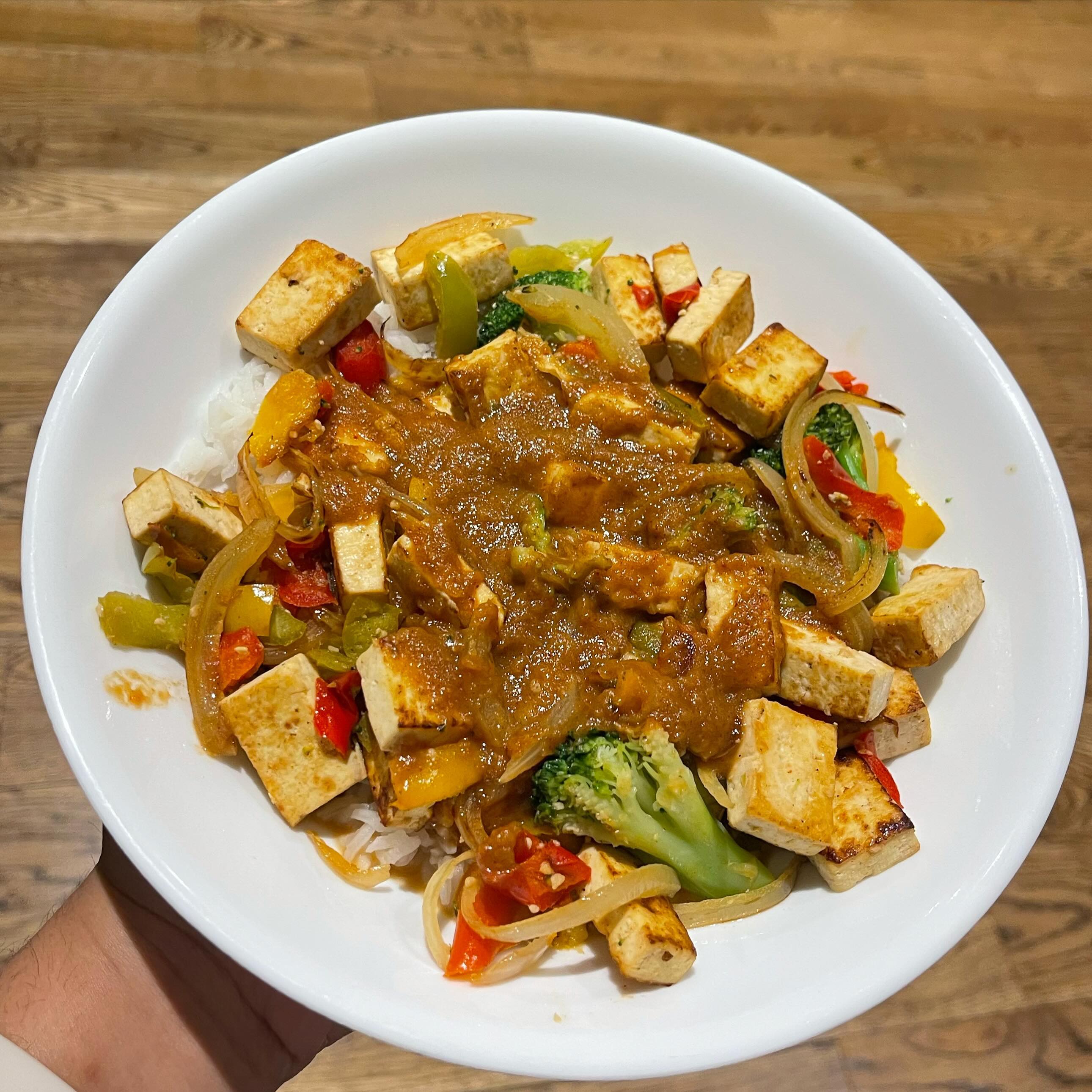 tofu + broccoli + peppers + peanut sauce