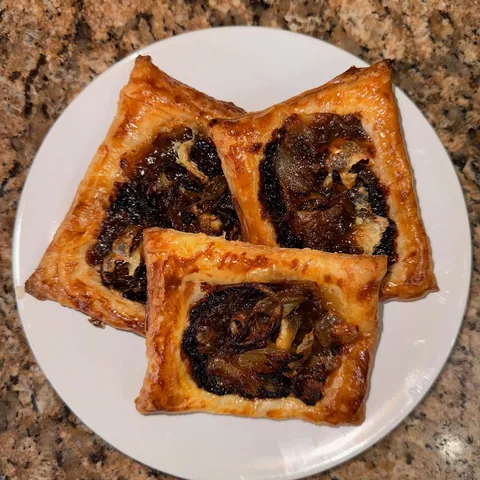 fig, brie & caramelized onion puff pastry