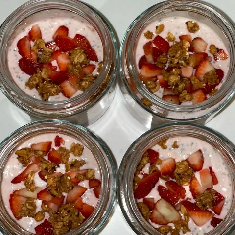 strawberry overnight oats